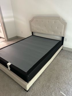 Queen Sz bed set with box spring