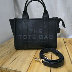 Marc Jacobs The Tote Bag Leather Color Black 