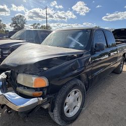 2004 Gmc Sierra FOR PARTS ONLY