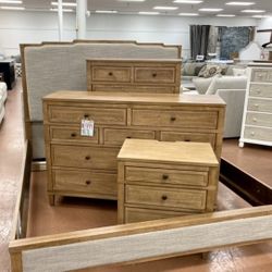 New King Bedroom — SPECIAL 