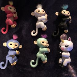 Fingerlings Toy Set ( Figures And Swing Set)