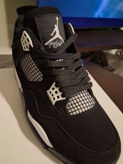Jordan 4 White Thunder Sz 9.5 In HALTOM