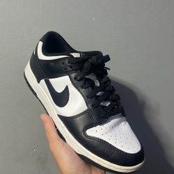 Nike Dunk Low black and white "Panda" 