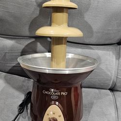 Wilton Chocolate Chocolate Fountain and Fondue Fountain 4 lb. Capacity