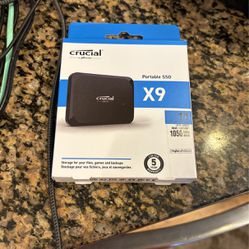 Crucial X9 1TB Portable SSD - Up To 1050MB/s Read -PC and Mac.  Lightweight and Small with 3-month Mylio Photos + Offer