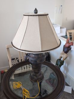 Ethan Allen decorative urn table lamp