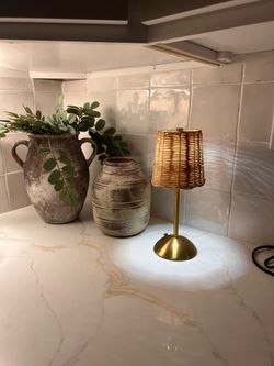 2 Cordless lamps
