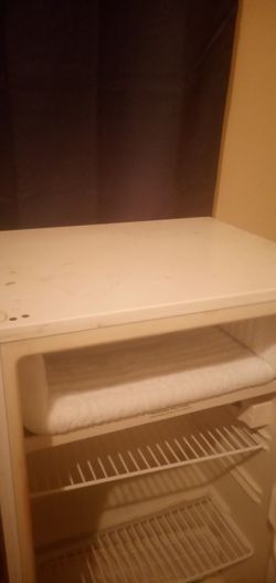Haire Brand Mini Fridge Great Condition 20$