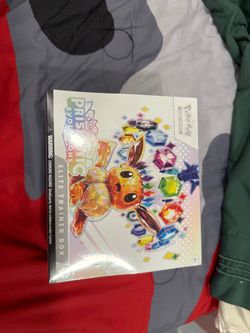 Pokémon Prismatic Evolutions Elite Trainer Box