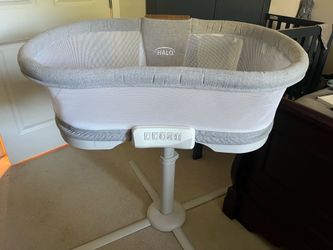 HALO BassiNest Luxe Swivel Sleeper Bassinet