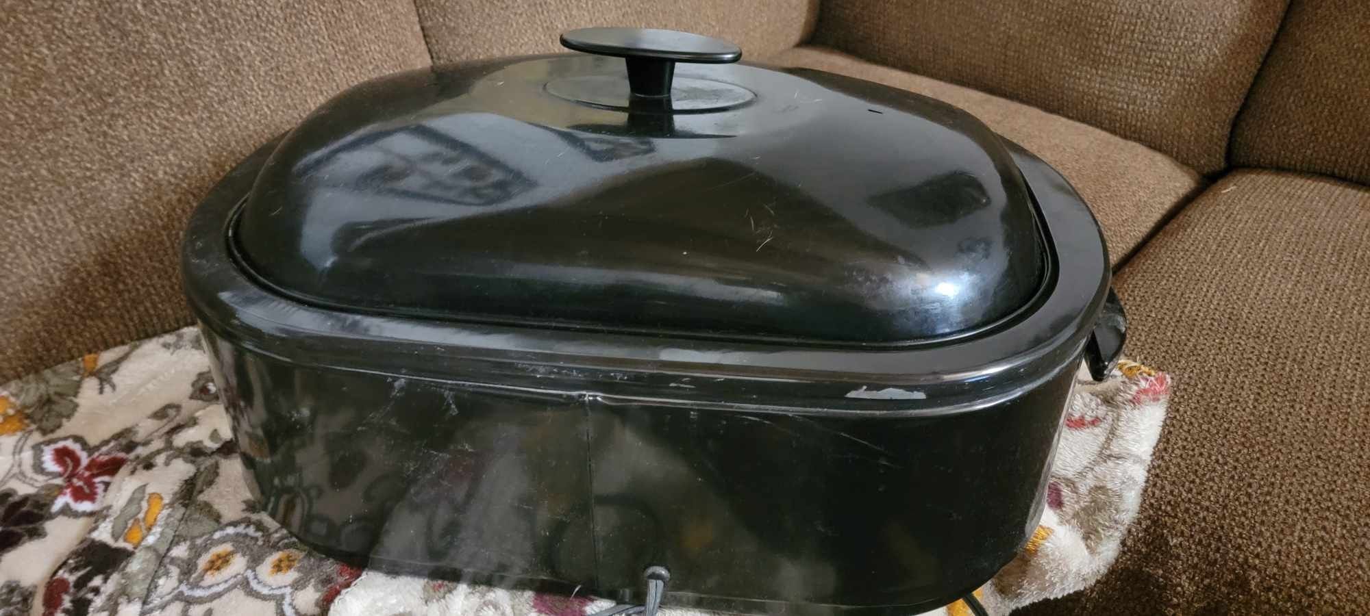 GE General Electric Roaster Oven - Black Model# 169221 with manual