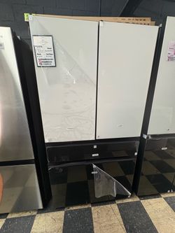 Samsung Bespoke Refrigerator in White and Black Glass 👻