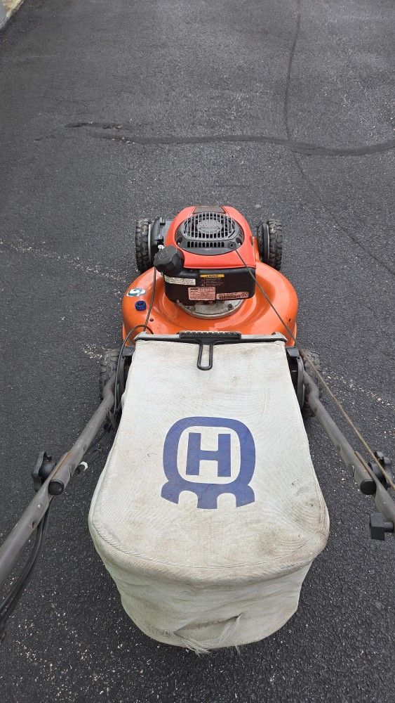 Husqvarna All WHEEL DRIVE LAWNMOWER WITH BAG JUST SERVICED READY TO CUT
