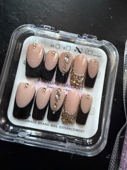 Press on nails