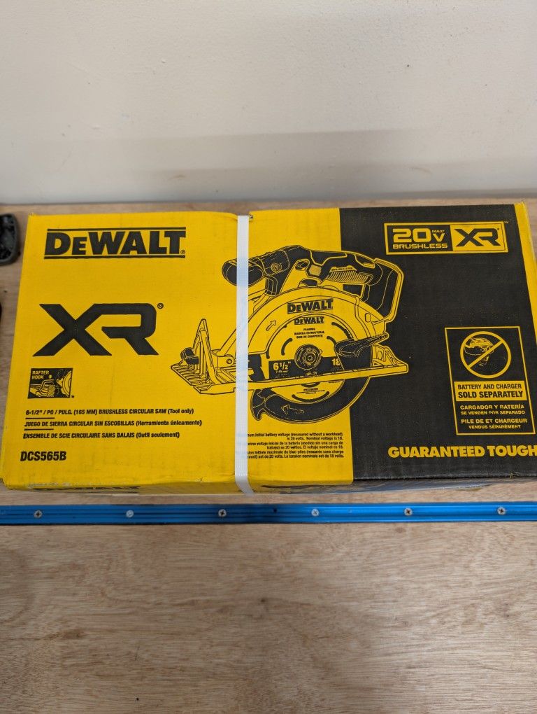 DeWalt 20v XR 6.5" Circular Saw NEW