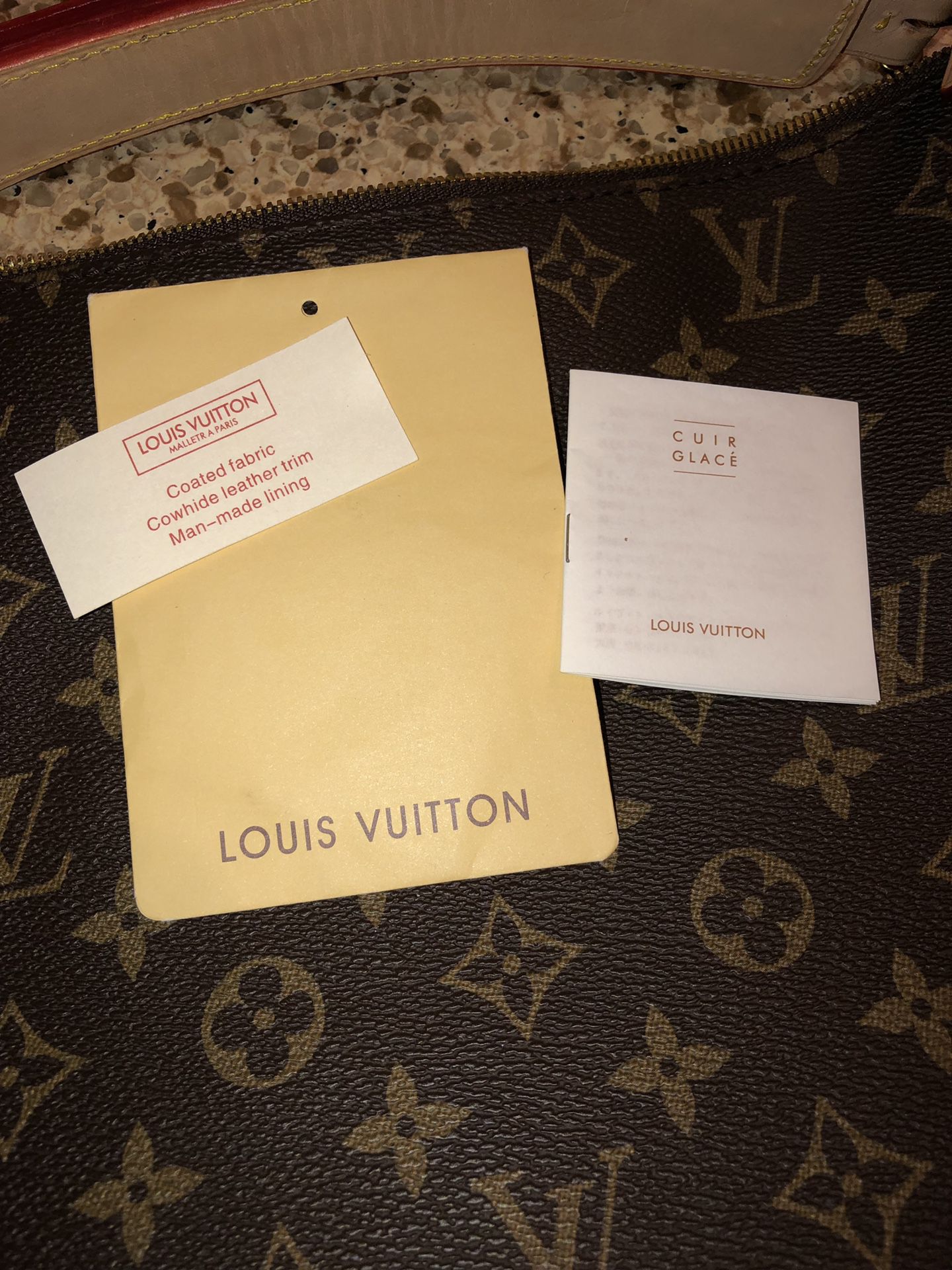 A Louis Vuitton Sully MM bag 2012. - Bukowskis