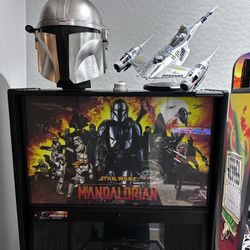Stern Mandalorian Premium Pinball Machine
