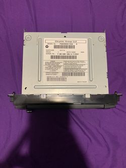 Uconnect radio with Bluetooth and voice control built in harddrive