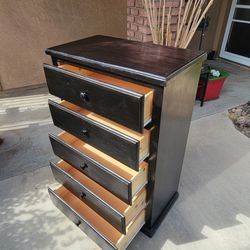 Tall Dresser - 5 Drawers - like new!