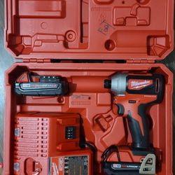 Milwaukee M18 Brushless 1/4" Impact Kit