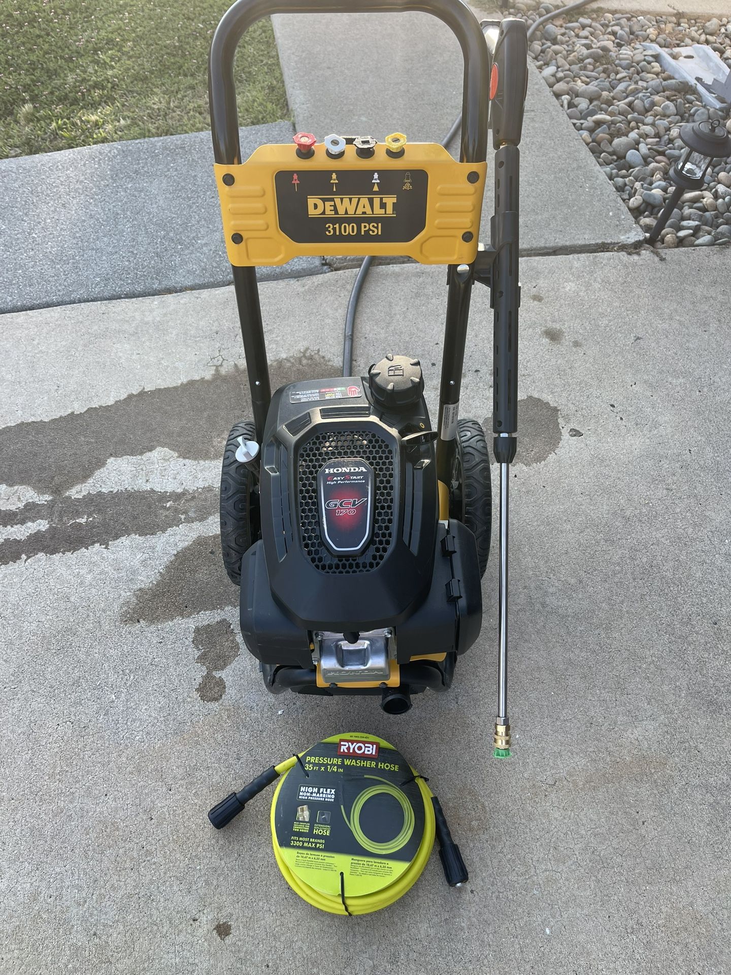 DXPW3123 DEWALT 3100 PSI at 2.3 GPM Honda Cold Water Professional Gas Pressure Washer