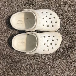 Toodler Crocs Size 9 
