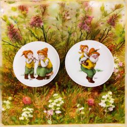 Small Set of 2 Woodmere mini plates from 1980 "Piggy Back" and "a Happy Tune" By Siema. 