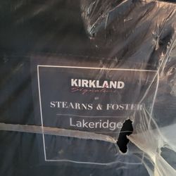 New Queen Size STEARNS AND FOSTER PILLOWTOP MATTRESS