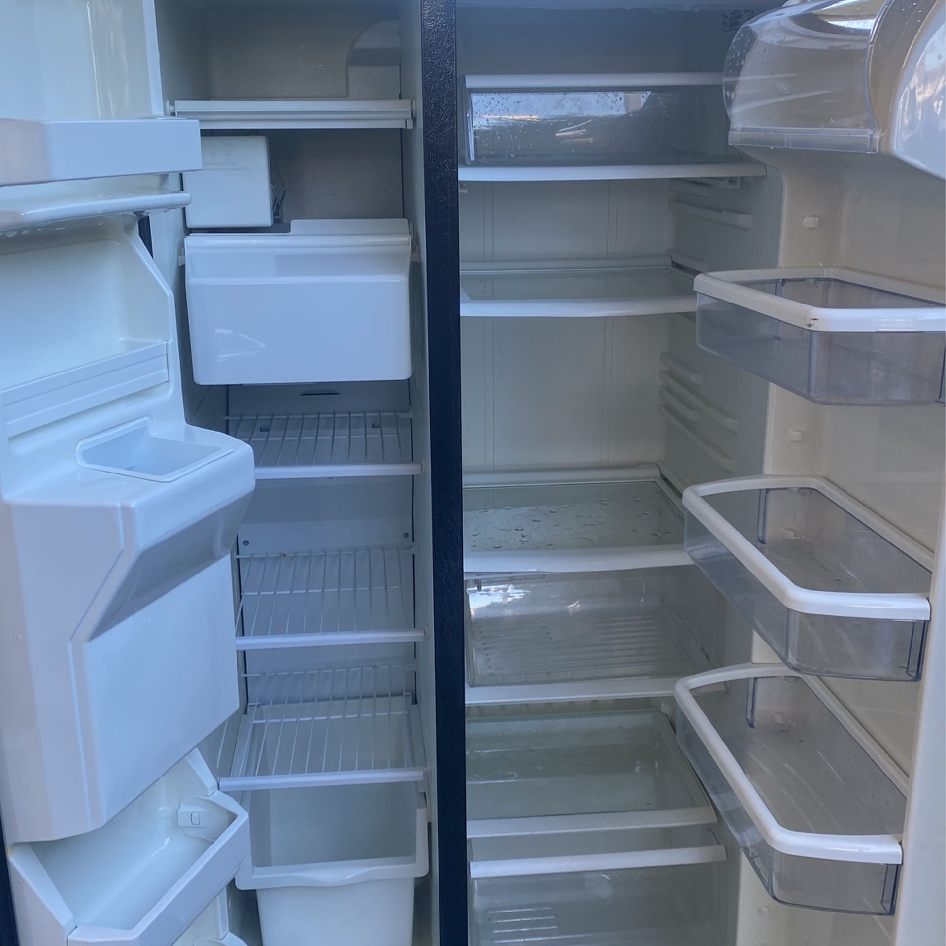 REFRIGERADOR, DOBLE DOOR , WATER CONNECTOR