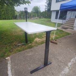 Adjustable Sit/stand Desk.