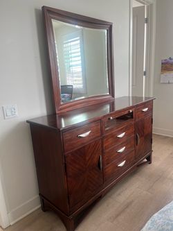Wood bedroom set (queen)