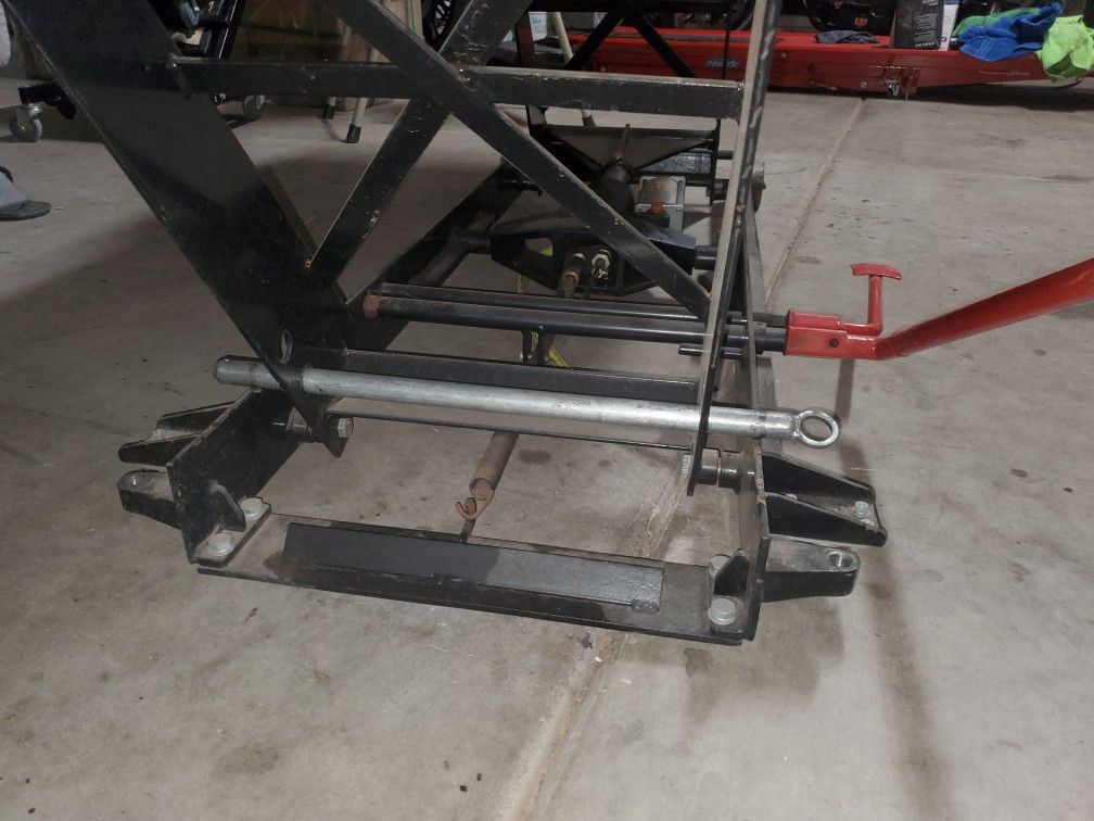 Redline LD1K Motorcycle Table for Sale in Wittmann, AZ OfferUp