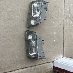 Pair European Headlights for W126 Mercedes 300SD 560SEL