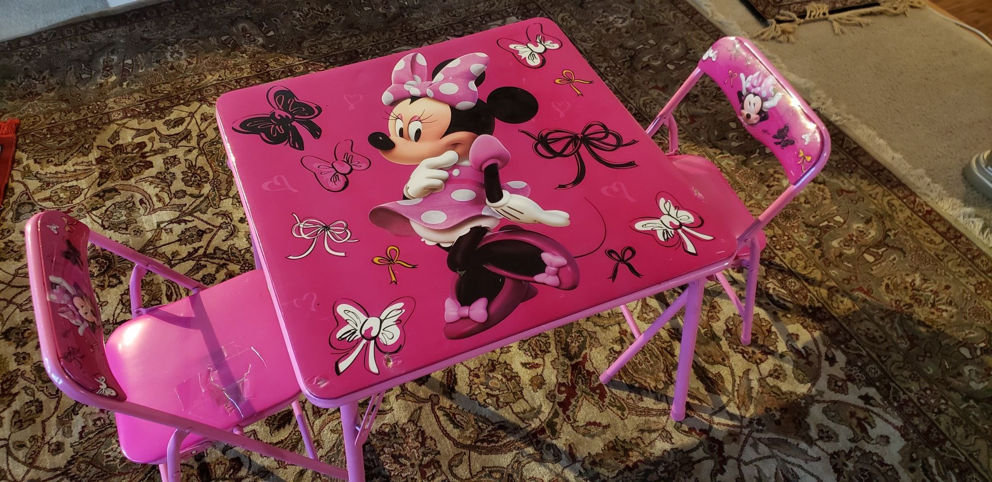 Kids table with 2 chairs