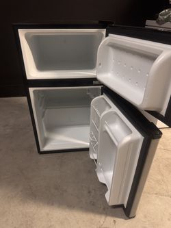 GE Refrigerator (NEW)