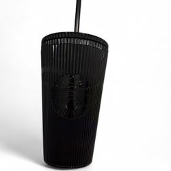 Starbucks cup (in multiple quantities)