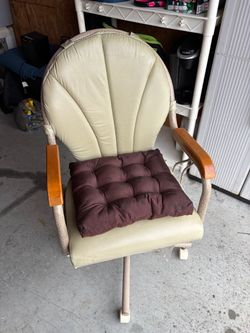 Vintage Shell Back Swivel Chair with Cushion