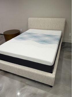 Luxury  memory foam full size 12” New mattress in a plastic sealed.       Venta de colchones  Hablamos Español  ☎️📲call or Tex (213)713-74-89   Habla
