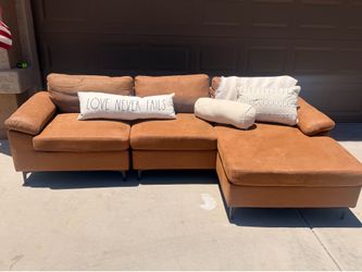 SUEDE Auburn Couch