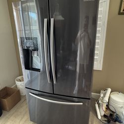 SAMSUNG REFRIGERATER LIKE NEW
