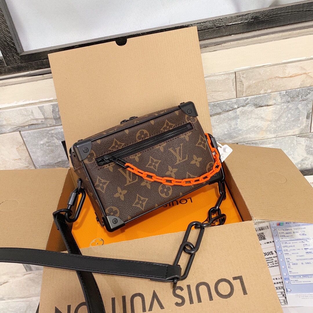 Louis Vuitton messenger   crossbody bag