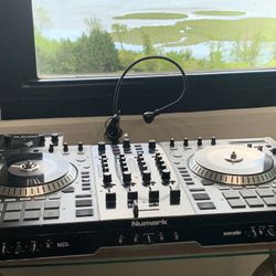 Numark NS7ii 