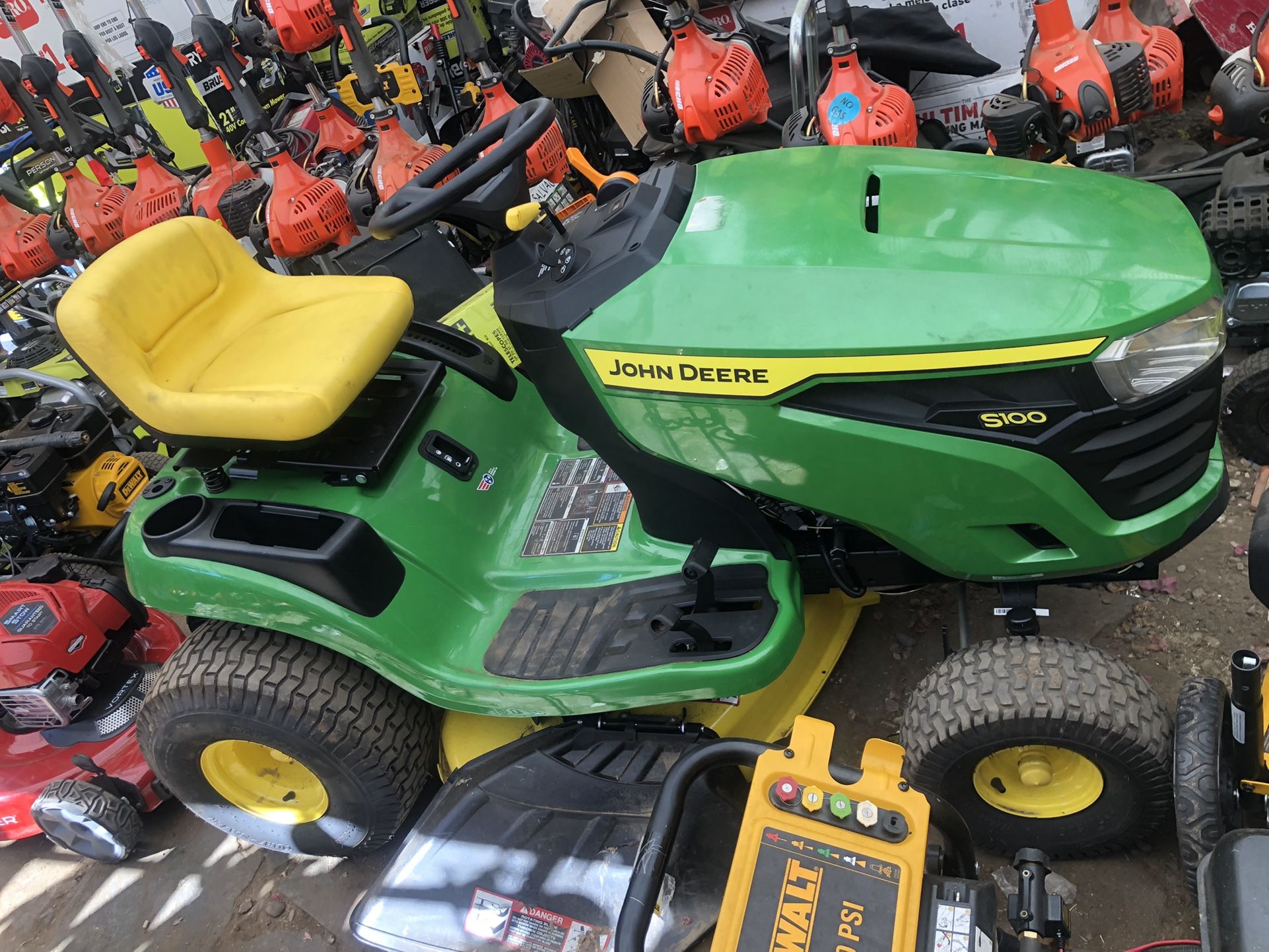 John Deere S120 42 in. 22 HP V-Twin Gas Hydrostatic Riding Lawn Tractor