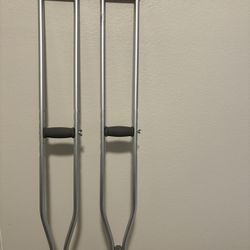 2 Crutches For 6’ Or Shorter Person