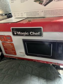 Magic Chef countertop microwave.
