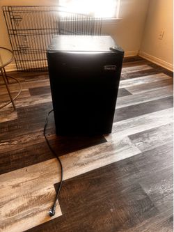 Magic chef mini fridge