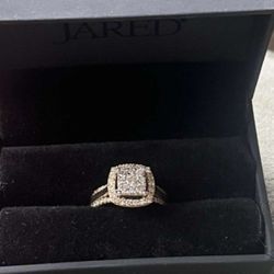 Diamond Engagement Ring 1 ct tw Round-cut 14K Yellow Gold.