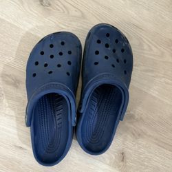 Crocs Women’s 8, Men’s 9 