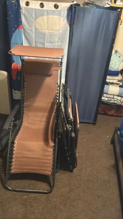 2 - Zero gravity folding lounge chair