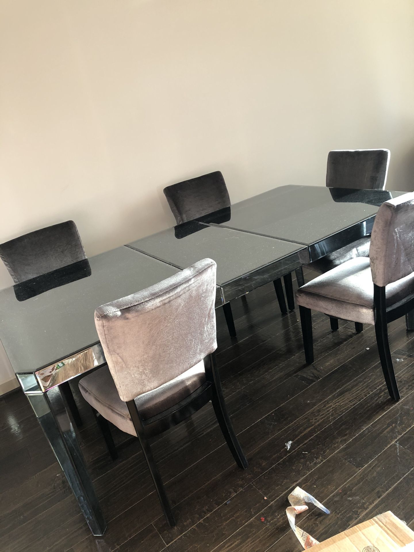 Like New 7 Piece Elegant Glass Dining Table